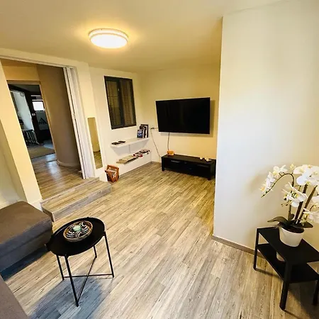 דרך עצי הזית - Through The Olive Tree Apartment Neve Ilan Exterior photo